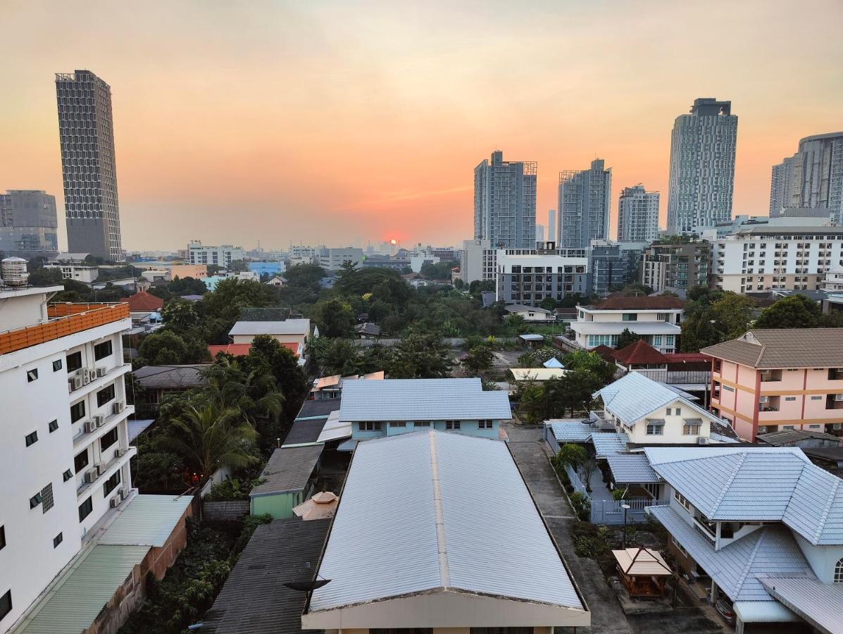 Sundowner Sukhumvit Appartement Bangkok Buitenkant foto