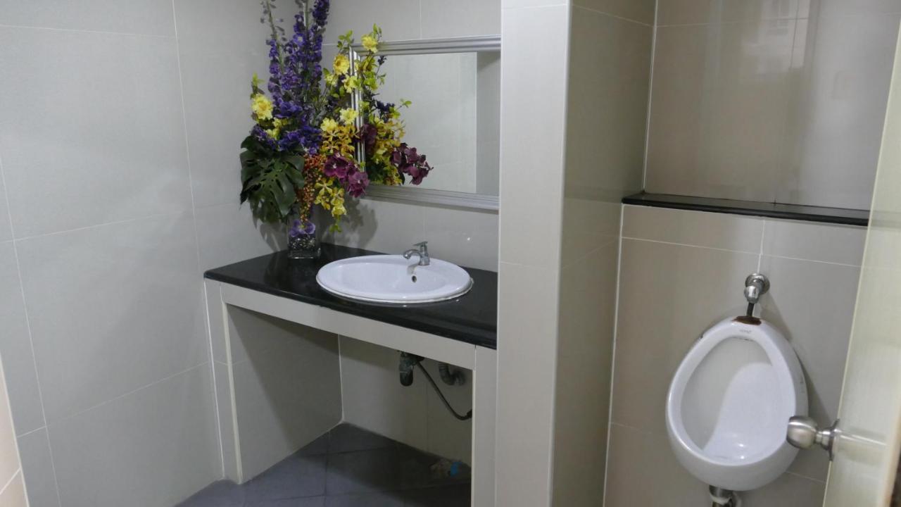 Sundowner Sukhumvit Appartement Bangkok Buitenkant foto